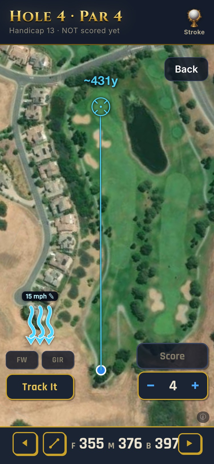 Hole 4 under the same 15 mph wind: the arrows now fly down the screen at the player, and the sight line reads ~431 yards against a middle of 376